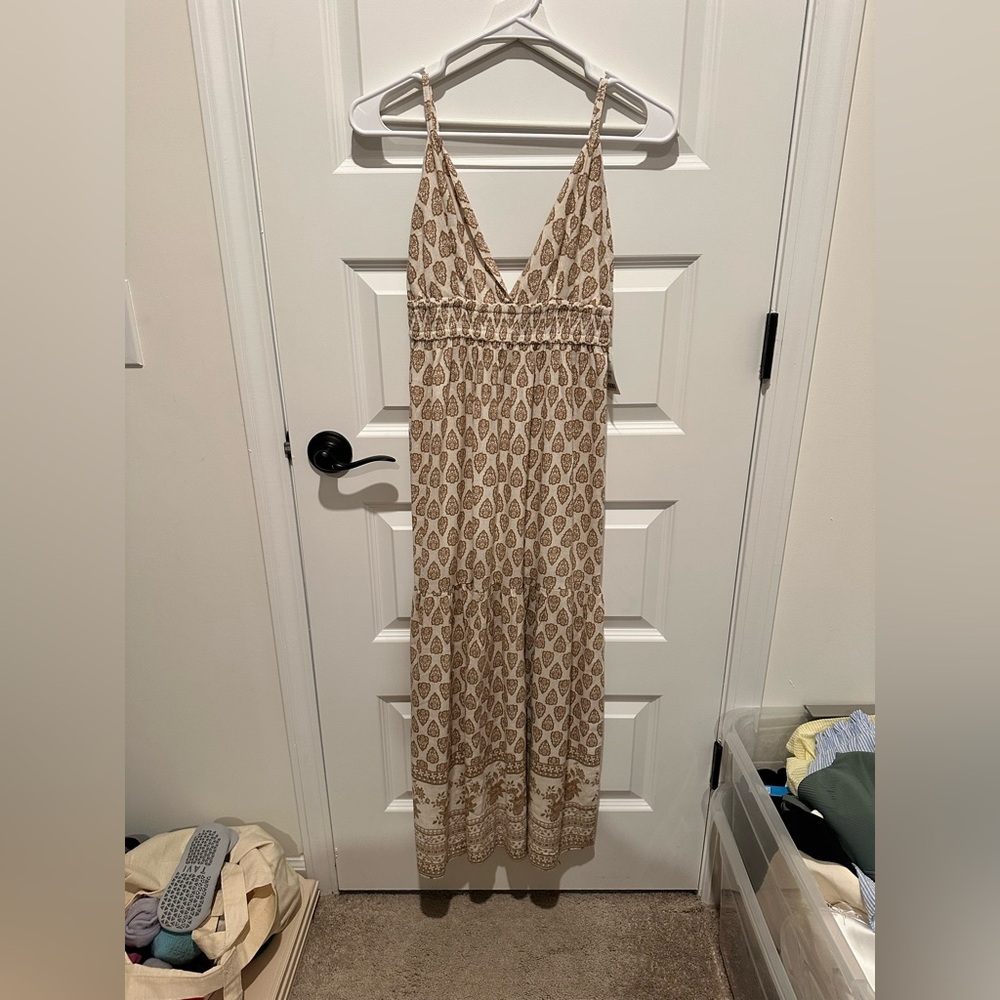 NWT Bohemian V-Neck Maxi Dress in Beige Paisley
